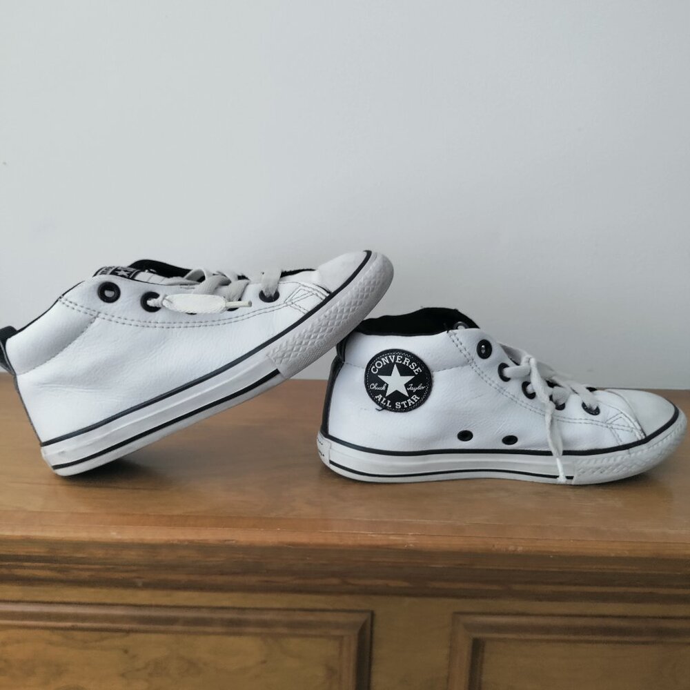 Converse Chuck Taylor All Star Shoes Junior - Kid’s Size 2 White 655993C GUC